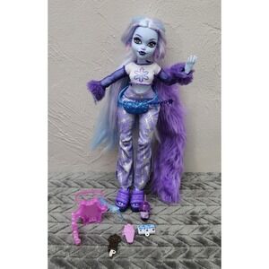 Monster‎ High Abbey Bominable Doll With Accessories Blue Complexion Purple Eyes